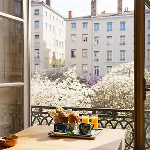 2* Otel Du Theatre